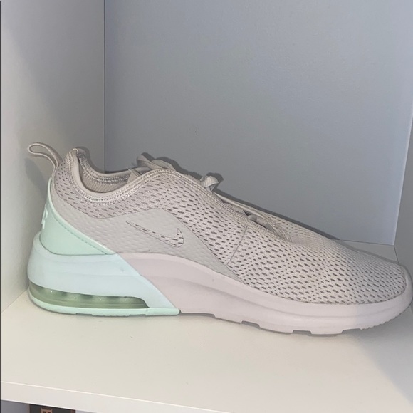 Women’s Nike Air Tennis Shoes. WORN 3 TIMES!!! - Picture 3 of 4